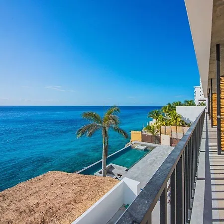 B Unique 4* コスメル